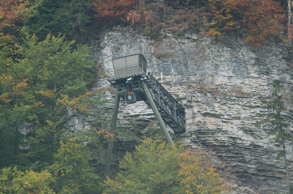 Tour de contrôle de Meiringen AFB, à flanc de falaise.