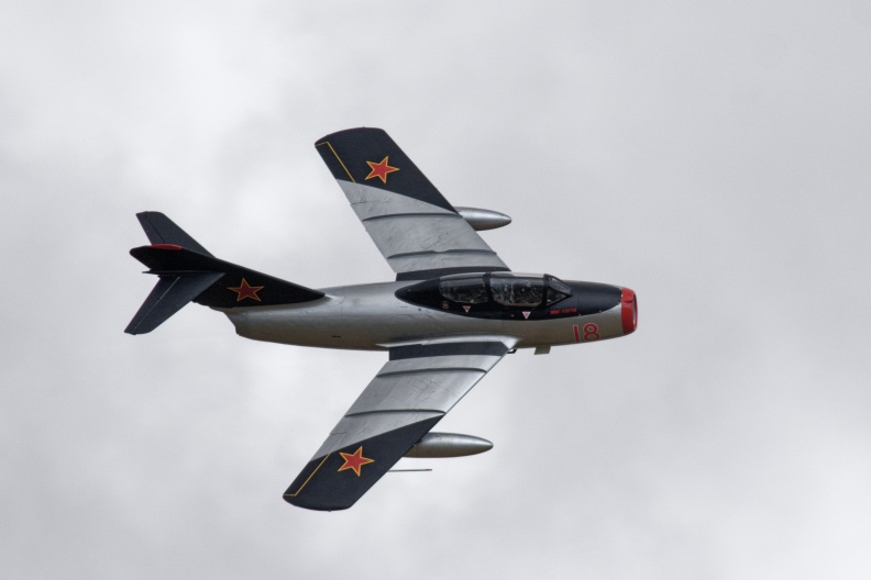 Mikoyan_Gurevich_MiG-15_UTI.jpg