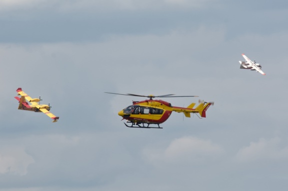 Les pompiers volants au complet